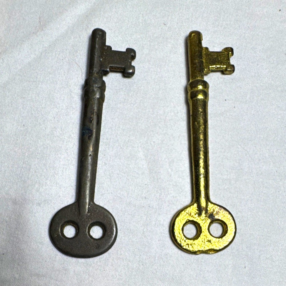 2 Vintage Double Hole Bow Skeleton Keys Brass & Steel Warded Furniture Cabinet K